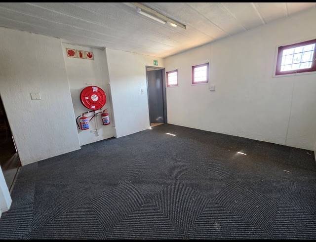 240M² WAREHOUSE TO LET IN DRIEHOEK